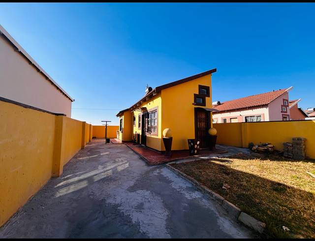 2 BEDROOM HOUSE FOR SALE IN SAVANNA CITY